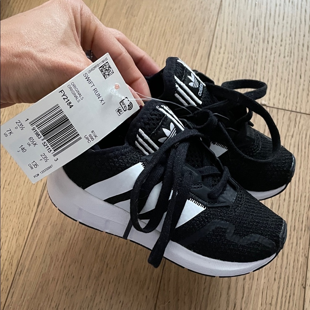 Brand New with Tags Adidas Toddler Black and White Swift Run Sneakers Sz 7!